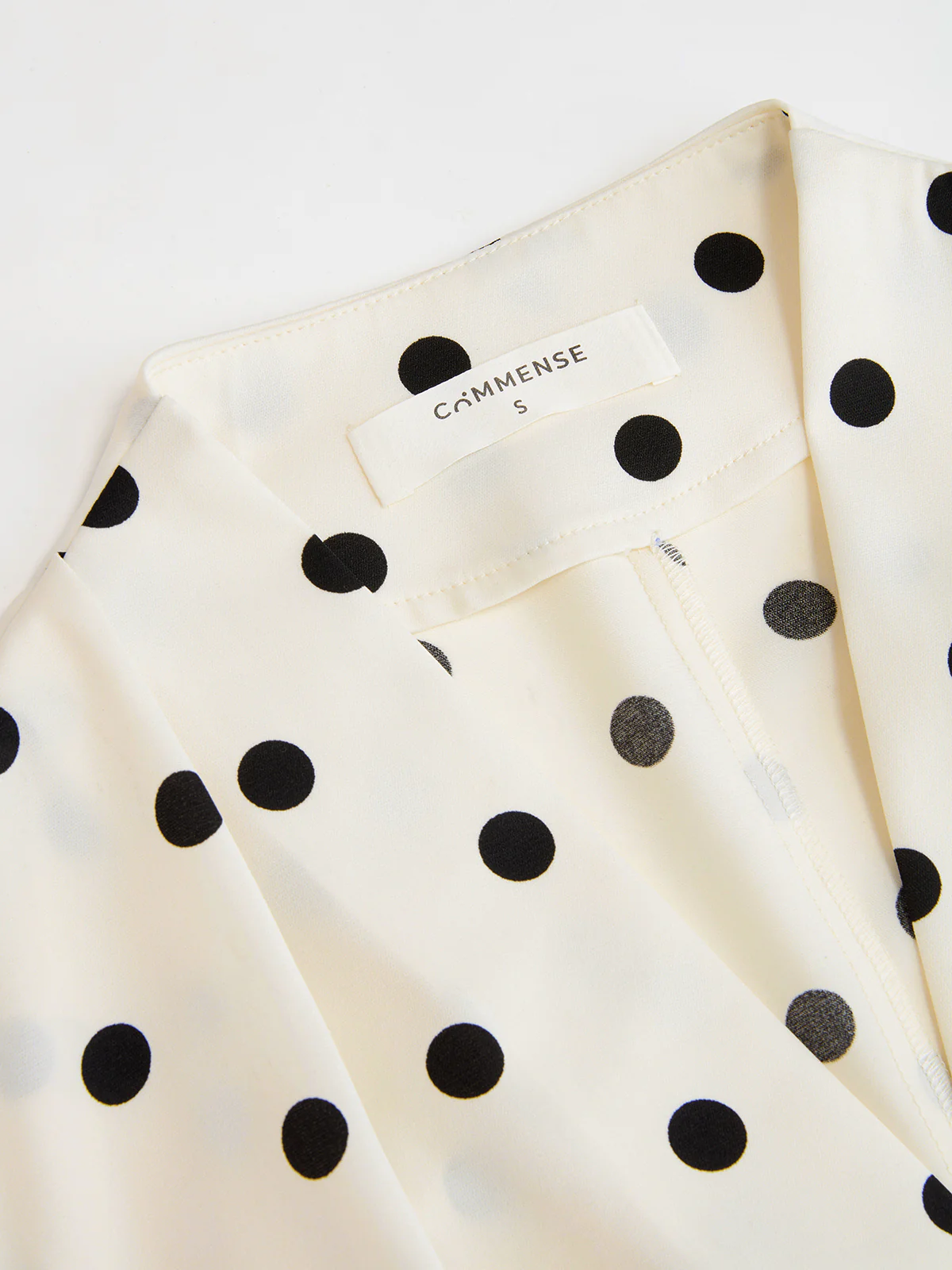 Asymmetric Hem Polka Dot V-Neck Blouse - Image 5