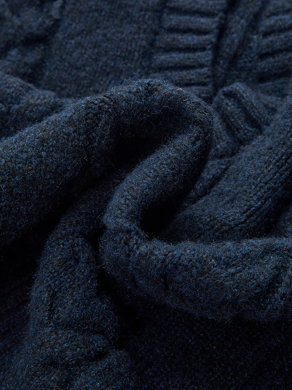 Cable Knit V-Neck Cropped Sweater - Image 4