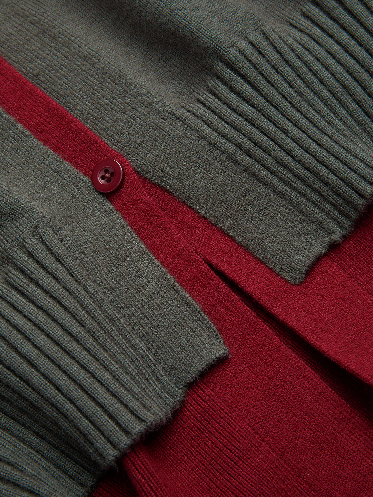 Color-Block V-Neck Sweater - Image 4