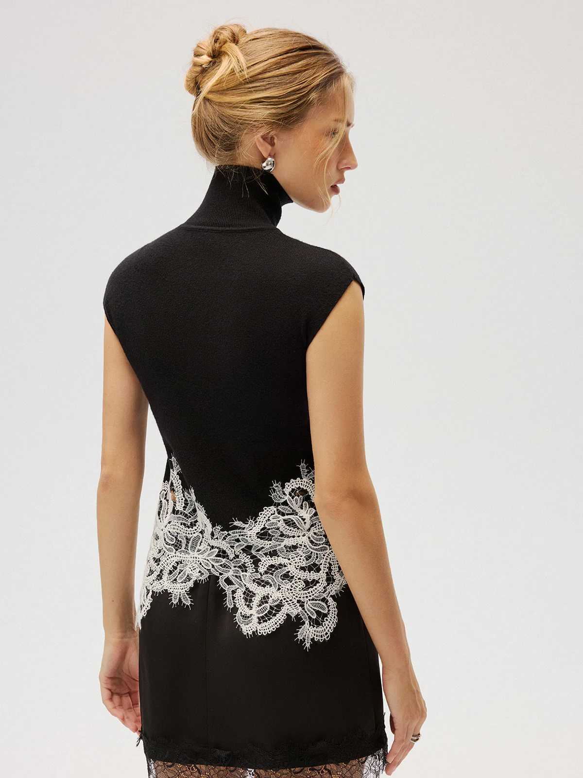 Contrast Lace Panel Sleeveless Turtleneck Vest - Image 4