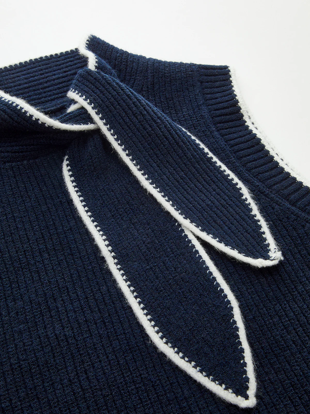 Contrast Trim Tie-Neck Sleeveless Rib-Knit Vest - Image 4