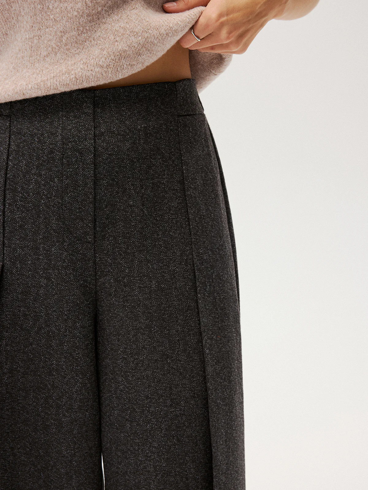 Elastic Waist Pleated Wide Leg Pants - Image 4