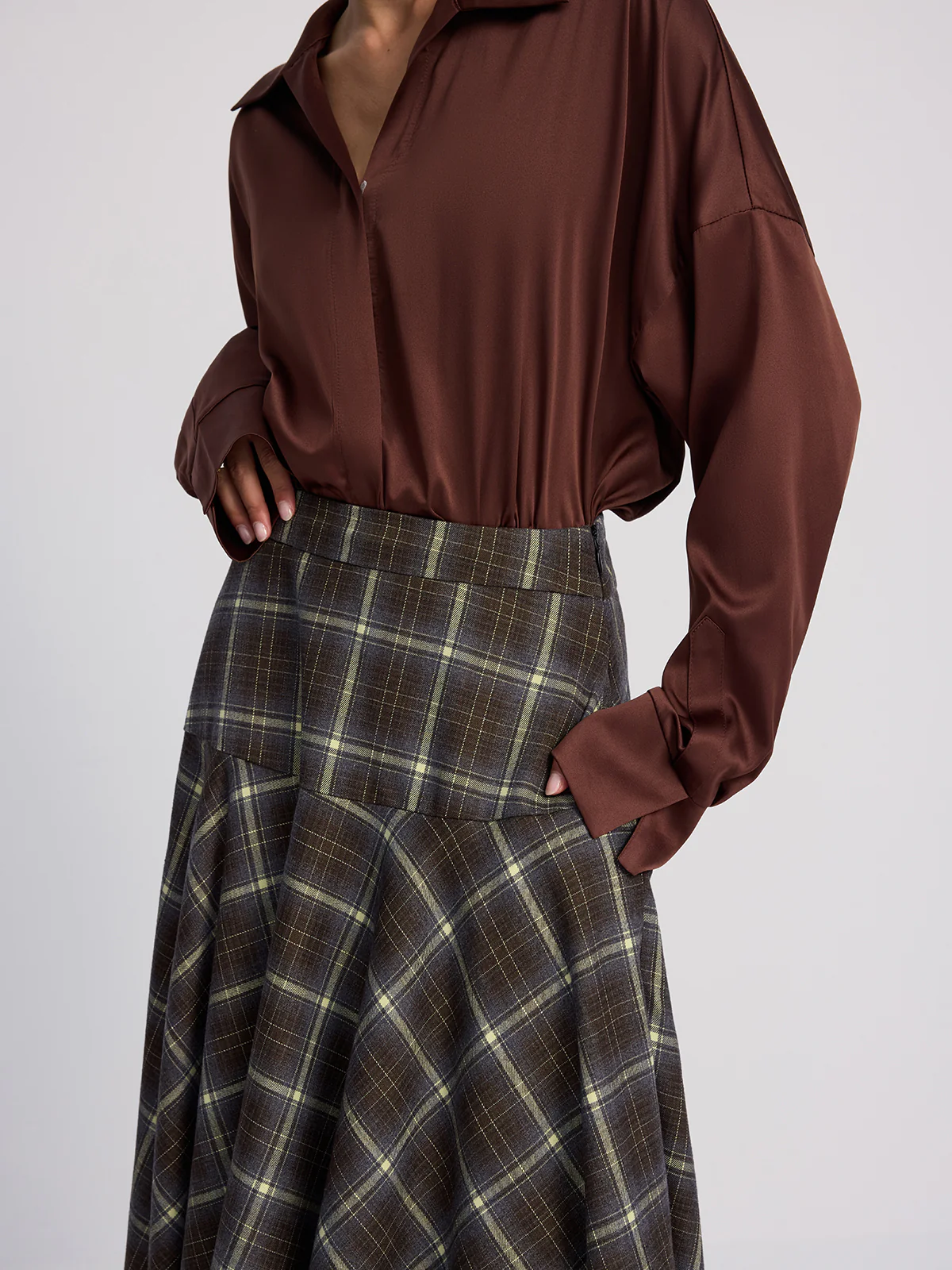 High-Waisted Asymmetric Plaid Midi Skirt - Image 2