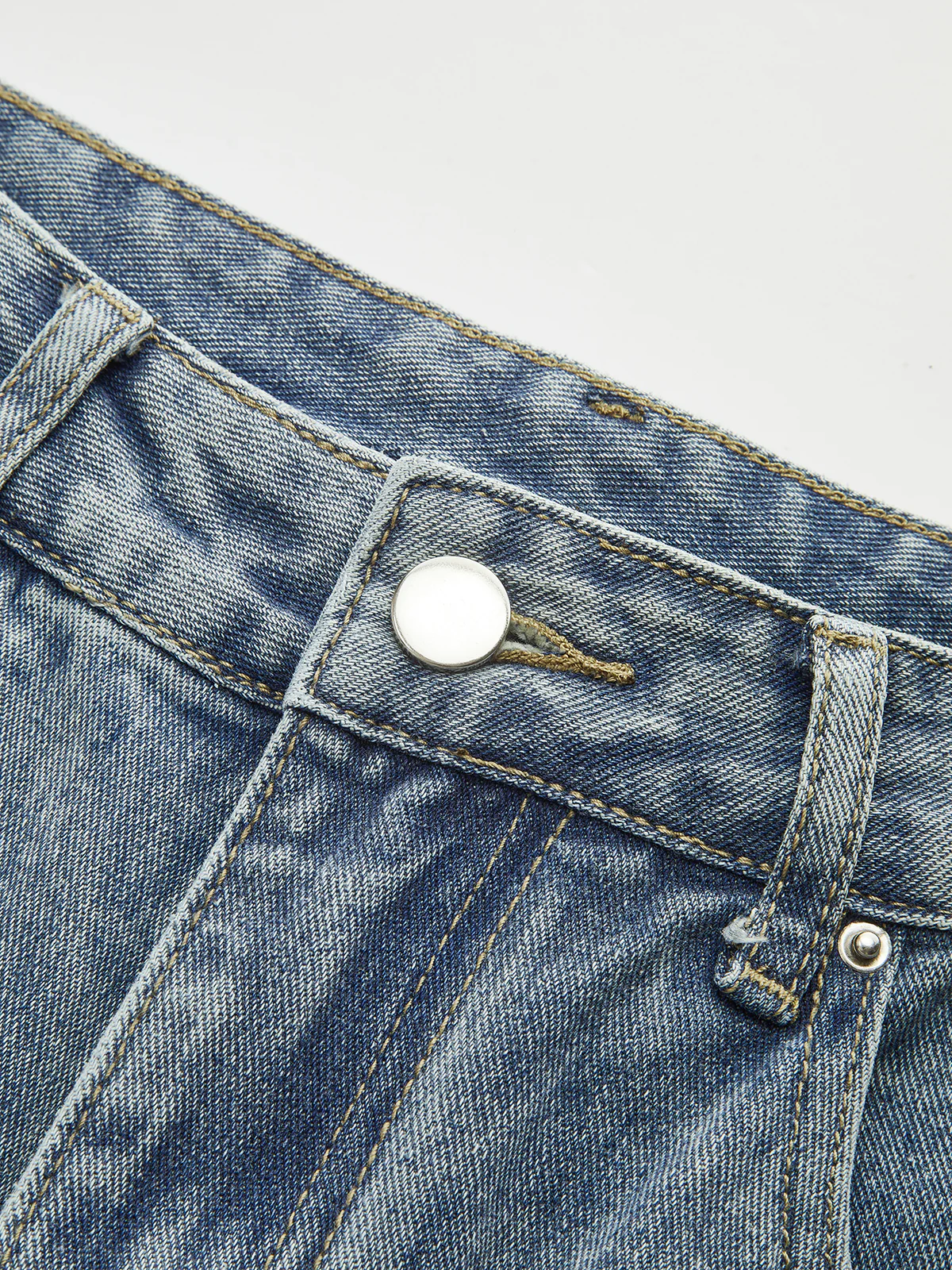 High-Waisted Wide-Leg Denim Jeans - Image 4