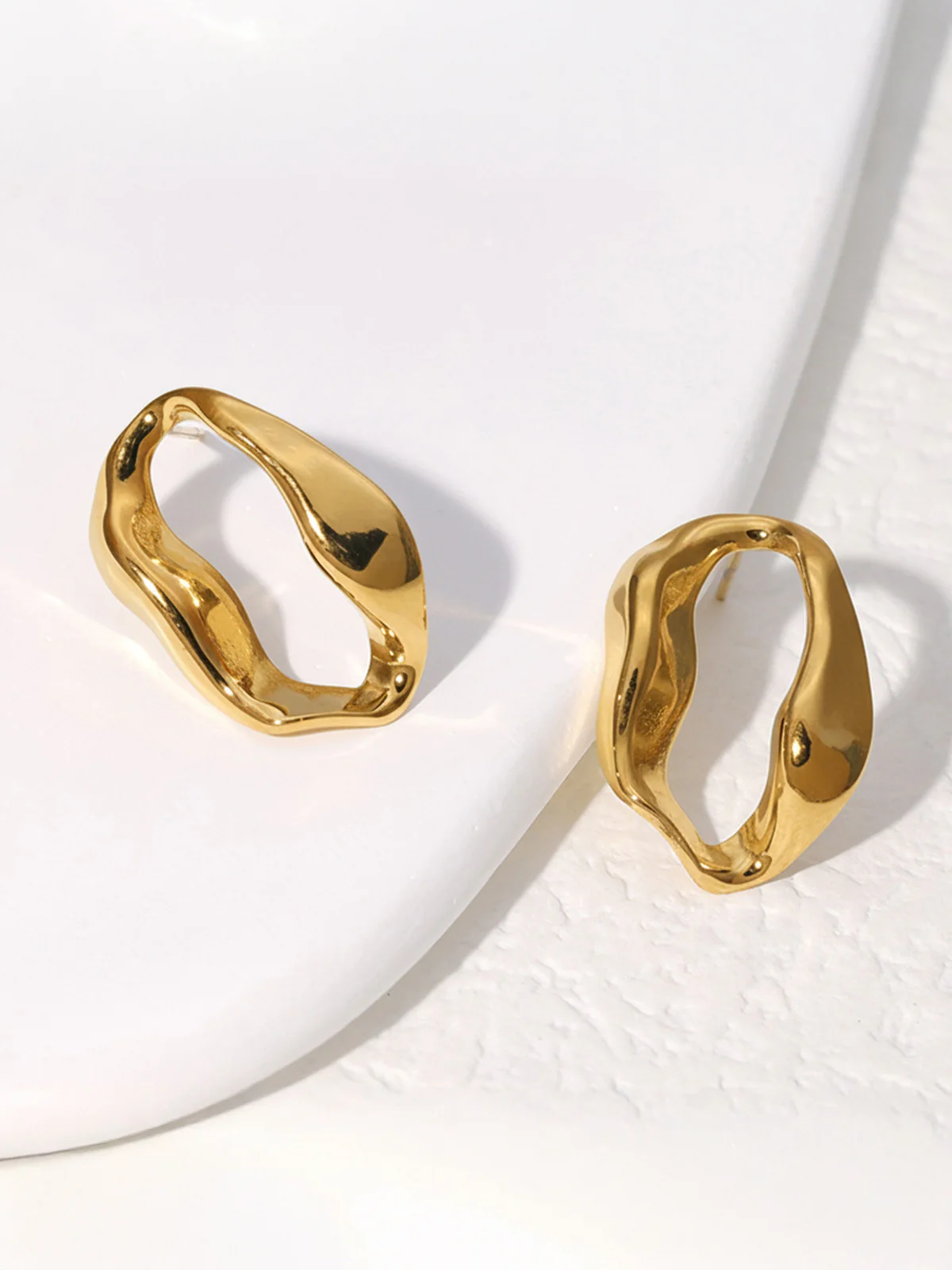 Irregular Wavy Hoop Earrings - Image 3