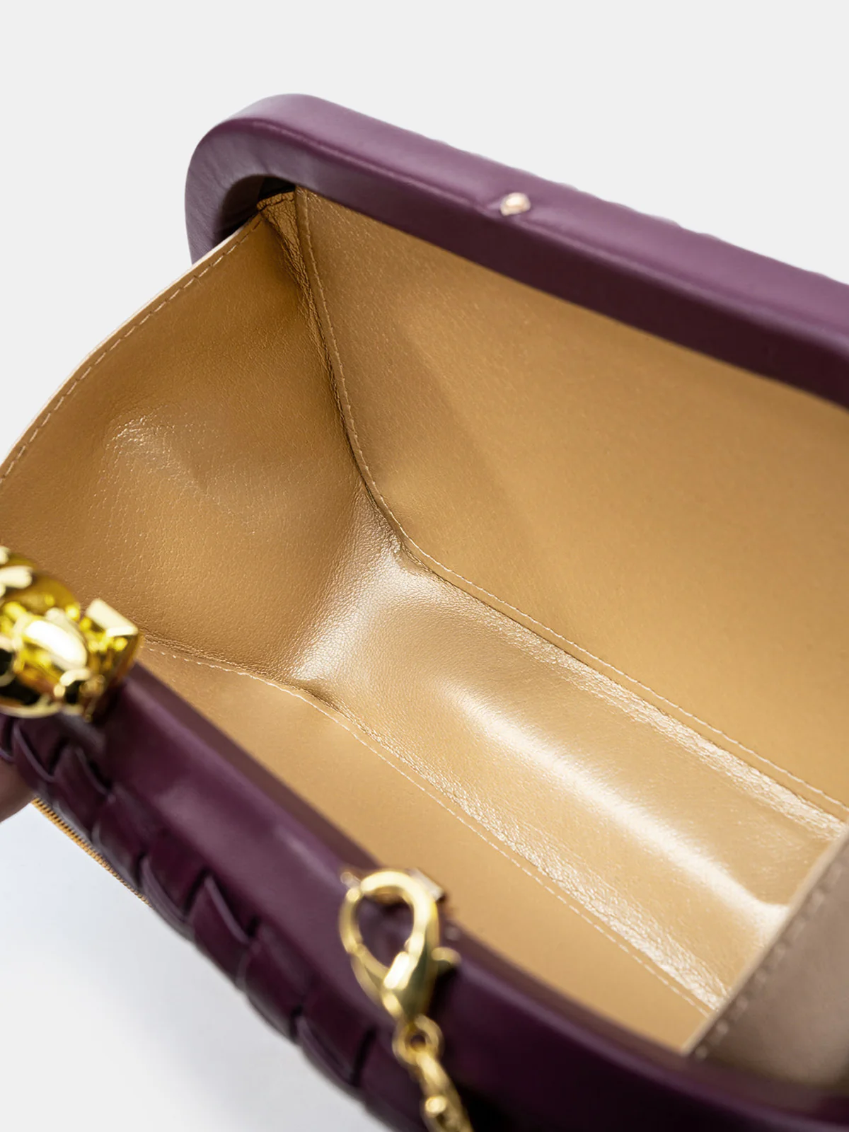 Knot Closure Woven Clutch Bag - Image 4