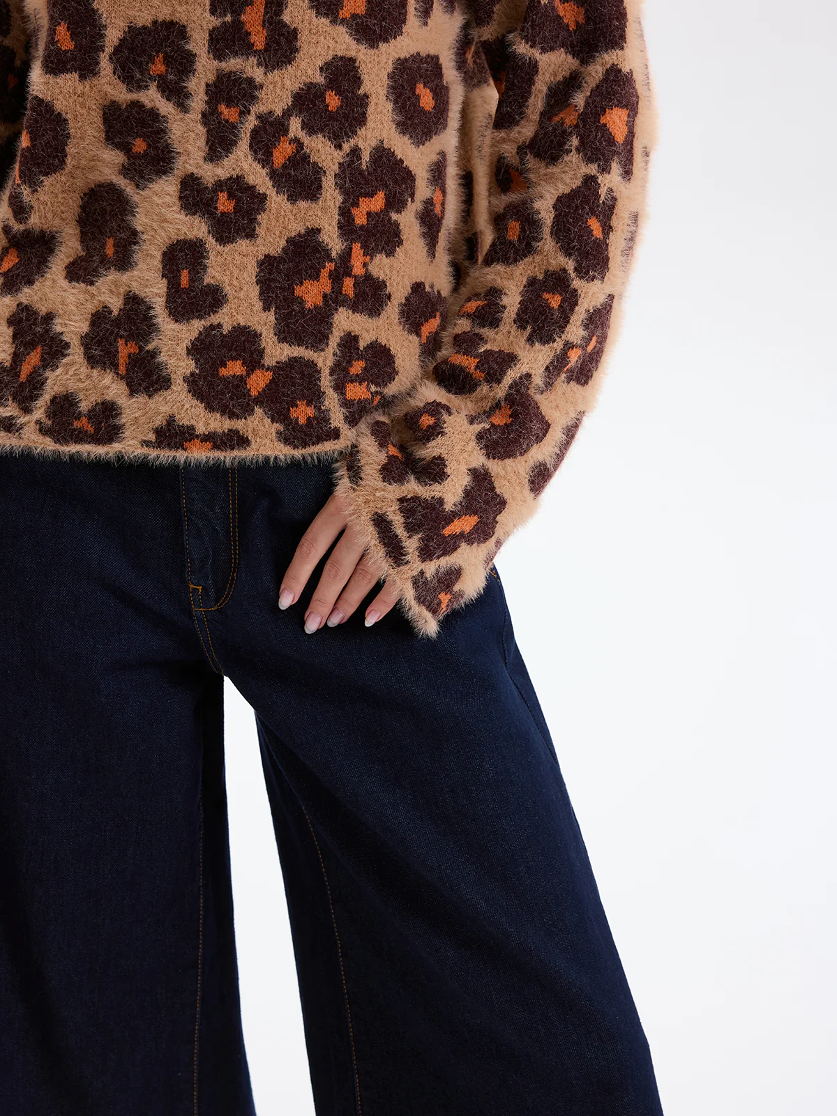 Loose Leopard Jacquard Fuzzy Sweater without Belt - Image 5