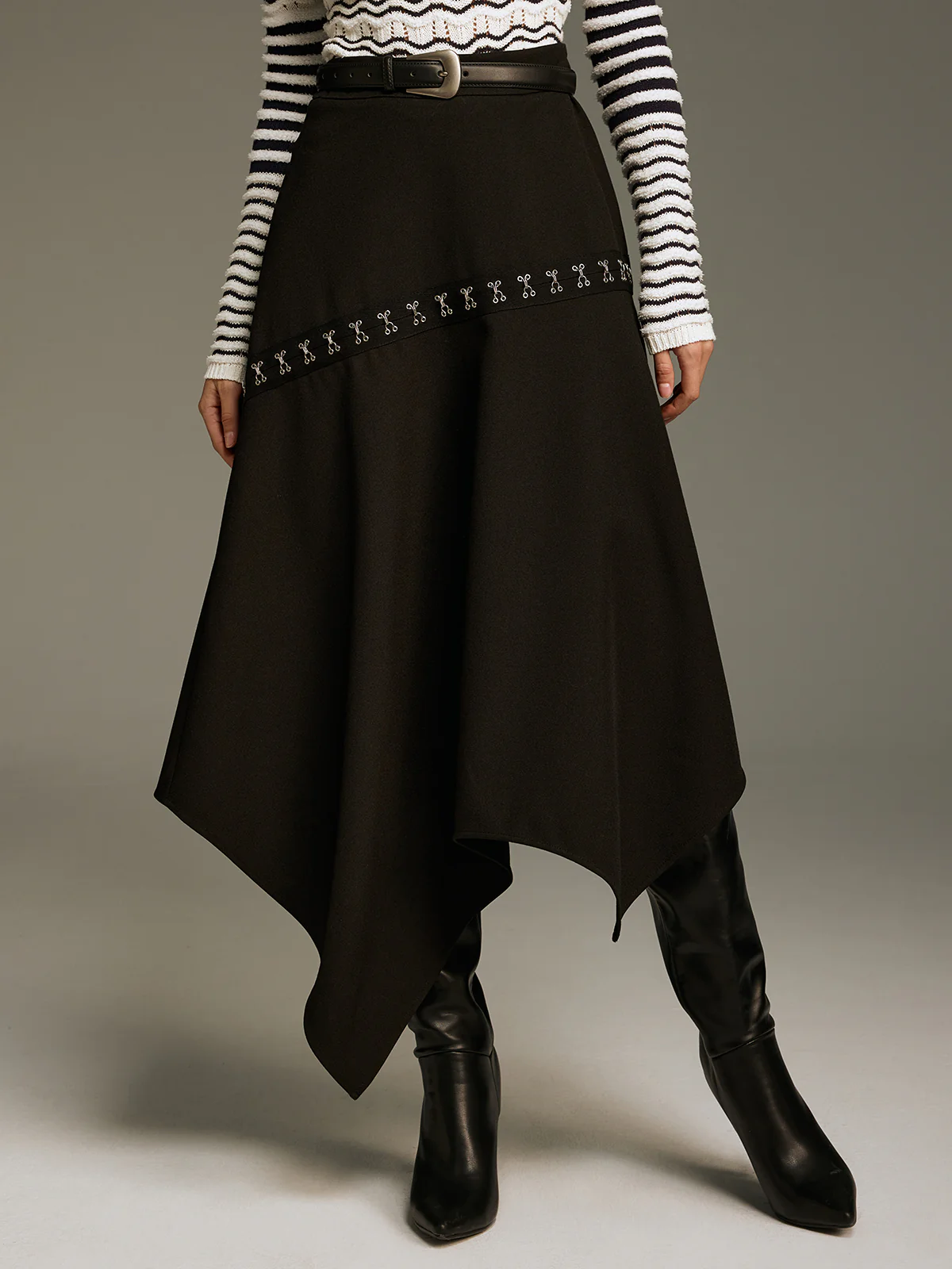 Metal Clasp Detail Asymmetric Hem Skirt - Image 2