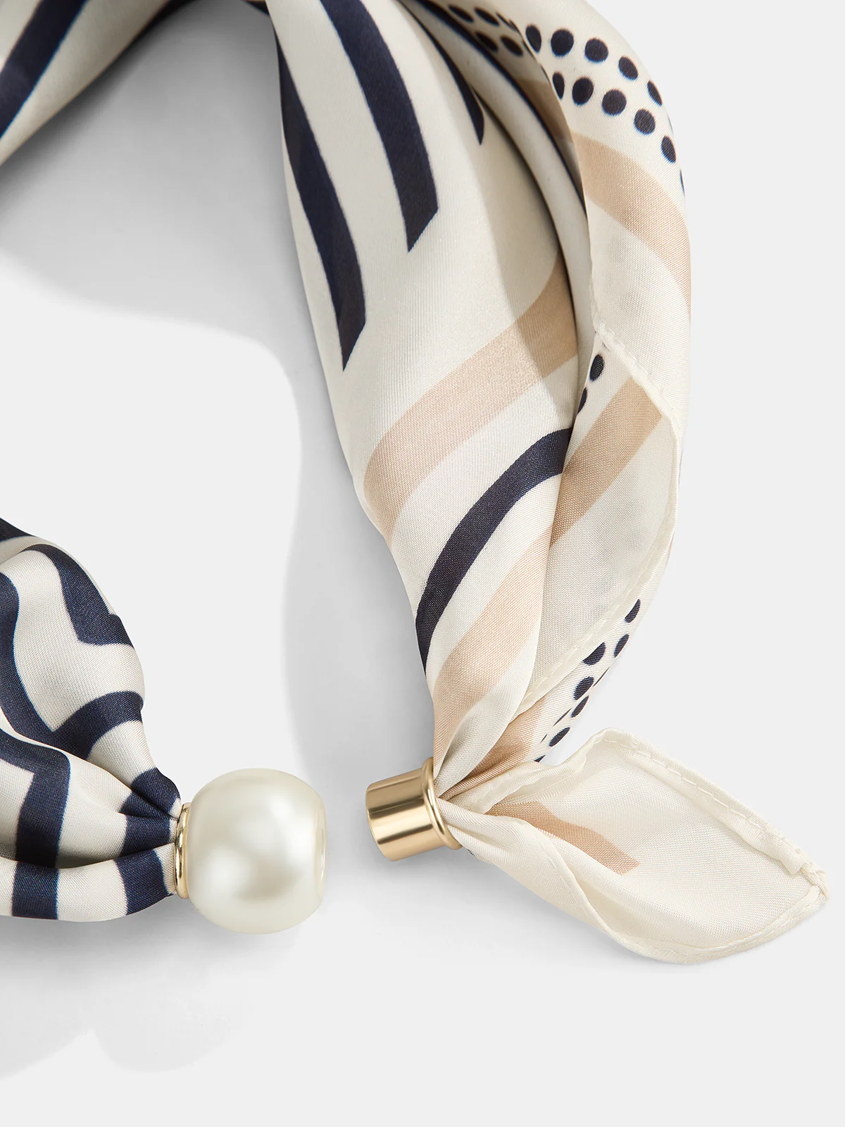 Pearl Buckle Closure Geometric Print Scarf - Image 3