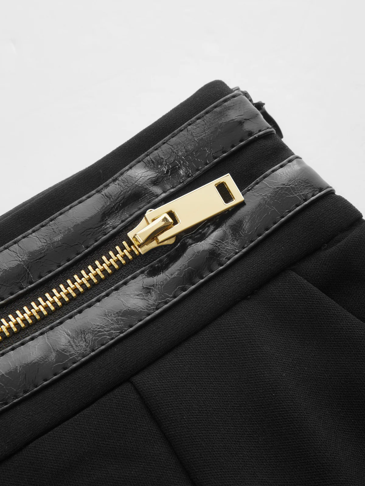Zipper Waistband Pleated Shorts - Image 4